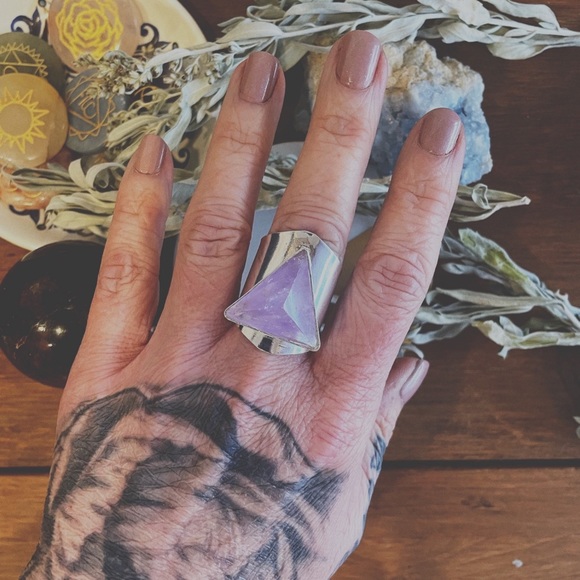 Amethyst Silver Pyramid Ring △ - Picture 4 of 4